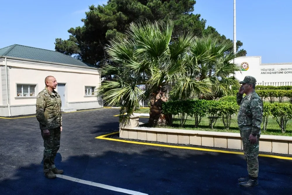 İlham Əliyev MN-in komando hərbi hissəsində - — FOTOLAR