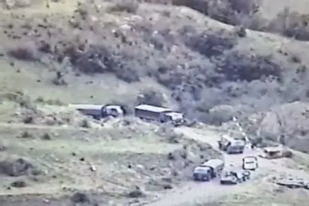 Rusiya sülhməramlıları növbəti dəfə erməni separatçıları himayə edirlər - — VİDEO