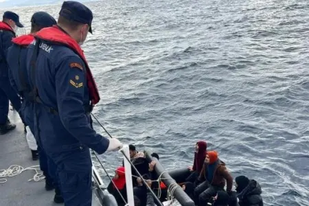 Türkiyə yunanlardan qaçan 48 miqrantı xilas edib