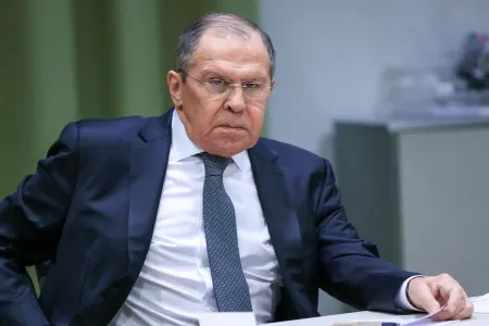 Onların sözlərini şərh etməyə dəyməz - Lavrov