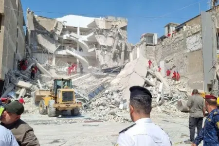 Misirdə 13 mərtəbli bina çökdü: yaralılar var