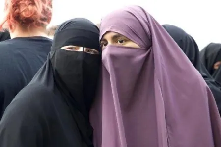 İranda "cərrahi soyqırımı" - Qadınların uşaqlığı götürülür