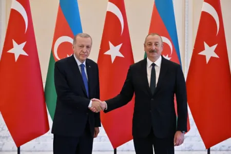 İlham Əliyev Ərdoğanı bayram münasibətilə təbrik etdi