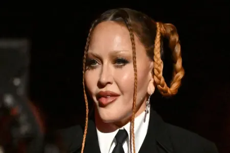 Madonna xəstəxanaya yerləşdirlib