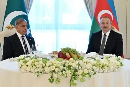 İlham Əliyev Pakistan baş naziri ilə danışdı