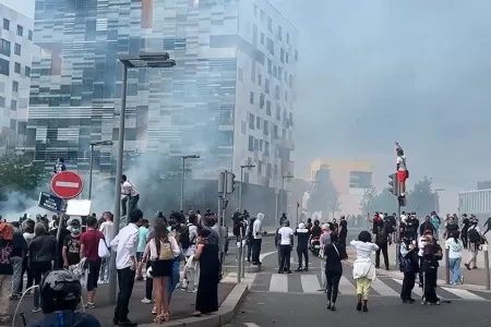 Fransada etirazçılar binaların şüşələrini sındırıb, avtomobilləri yandırıb