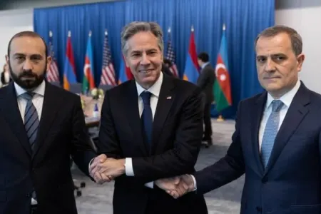 Blinkenin Bayramov və Mirzoyanla görüşü başlayıb