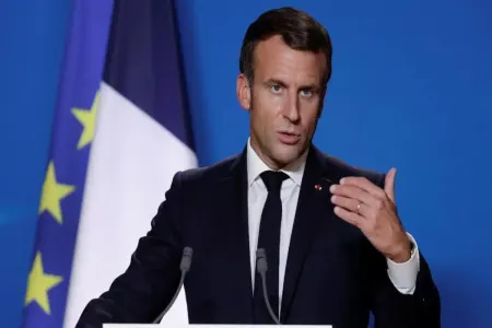 Makron iğtişaşlarla əlaqədar Brüsseldən təcili Parisə qayıdıb