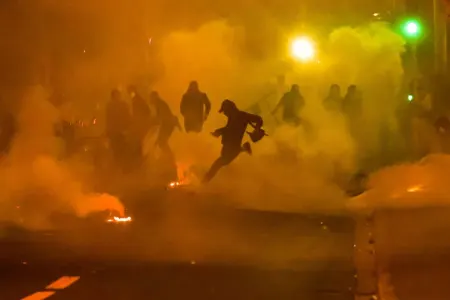 Fransada ötən gecə 3800-dən çox yanğın törədilib