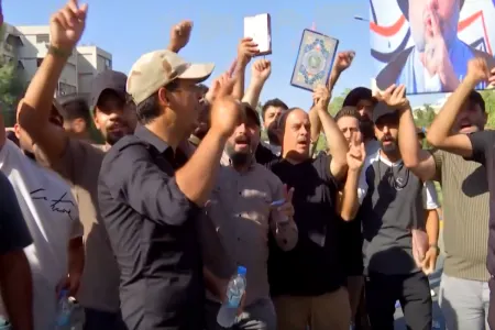 Bağdadda "Qurani-Kərim"in yandırılmasına qarşı yürüş keçirilib