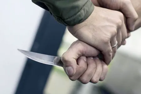 On gün əvvəl barışdığı arvadını, sonra özünü bıçaqladı