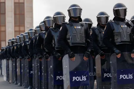 Azərbaycanda polisin sayı... – - Müqayisə