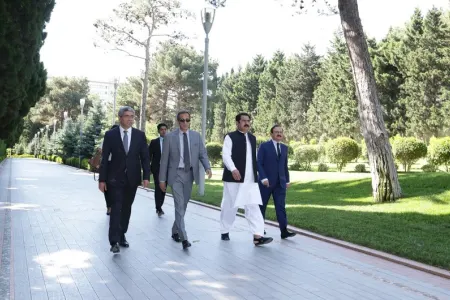 Pakistanlı nazir Azərbaycana gəldi