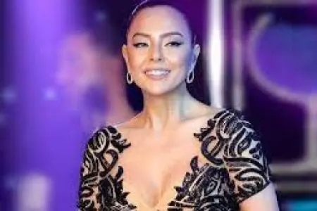 Ebru Şəmkirdə Azərbaycan-Türkiyə bayrağı - qaldırdı