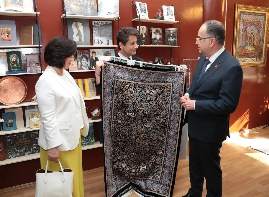 Albaniya prezidenti və xanımı Nizami Gəncəvi Beynəlxalq Mərkəzində oldular