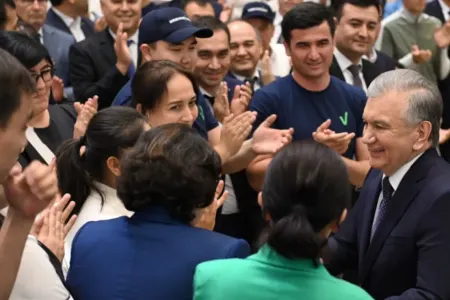 Şavkat Mirziyoyev prezident seçkilərində - səs verib