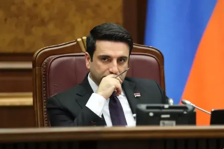 Simonyan 13 nəfərlik nümayəndə heyəti ilə Fransaya - niyə gedir?