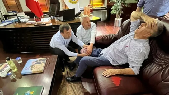 Bələdiyyə başçısı iş otağında güllələndi - FOTOLAR
