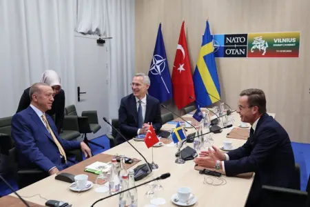 Ərdoğan Stoltenberq və İsveç baş naziri ilə üçtərəfli görüş keçirib