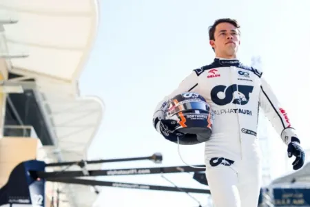Formula 1-in pilotu komandadan - QOVULDU