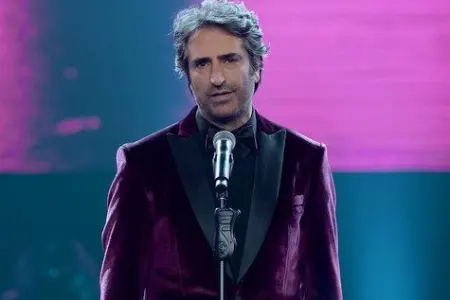 Mahsun Kırmızıgül avtobusda  konsert verdi- - VİDEO