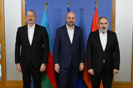 Brüsseldə minaların təmizlənməsi məsələsi müzakirə edildi