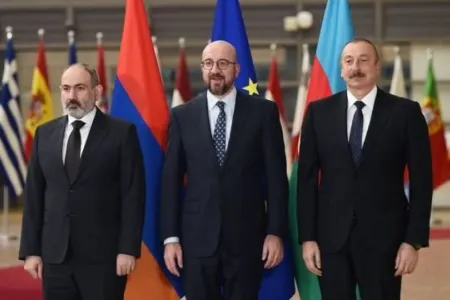 Brüssel görüşu: Kremlin ikibaşlı bəyanatı, Xankəndinin "dirənişi" - Nə baş verir? - Şərh