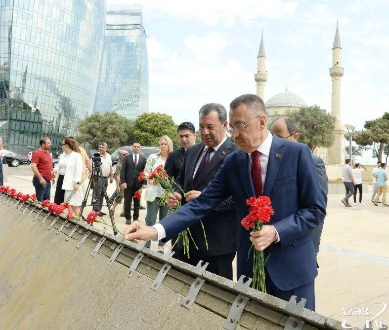 Fuat Oktay Şəhidlər xiyabanında - Fotolar