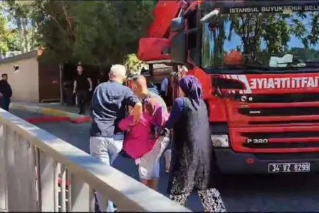 İstanbulda xəstəxanada yanğın - Xəstələr təxliyə edildi - FOTOLAR