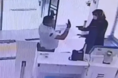 Qadın paltarında bankı qarət etdi - Təhlükəsizlik kameralarına düşdü