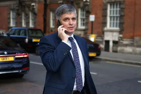 Zelenski Böyük Britaniyadakı səfiri istefaya göndərdi