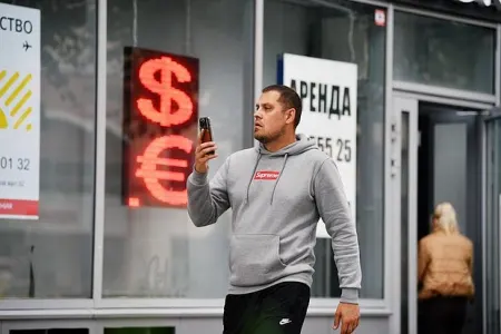 Bankomatlar dollar və avro qəbulunu - dayandırdı