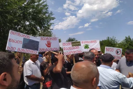 Gürcüstanda etiraz aksiyası - başladı