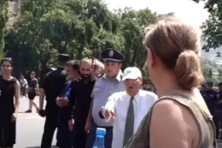 İrəvanda ŞOK: - "Gedək Bakıya, orada aksiya edək”