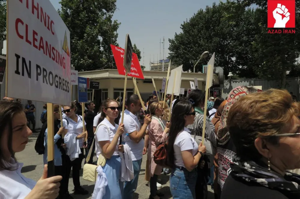Tehranda ermənilər aksiya keçirdi - FOTO