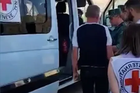 Ermənilər Laçın postundan Ermənistana keçdi - VİDEO