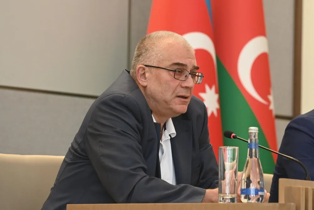 XİN-də brifinq keçirildi - Foto