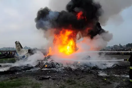 İranda təyyarə qəzası: - pilotlar öldü