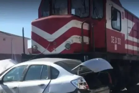 Bakıda dəhşətli QƏZA - Avtomobil elektrovozla toqquşdu-VİDEO