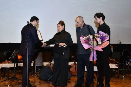 Nazir düşmən Xalq artistlərini barışdırdı - PHOTO