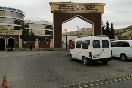 Quru sərhədləri niyə AÇILMIR? - Ən azından tələbələr...