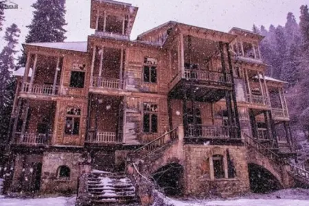 “Stalinin evi”  - təhlükəli zolağa düşdü
