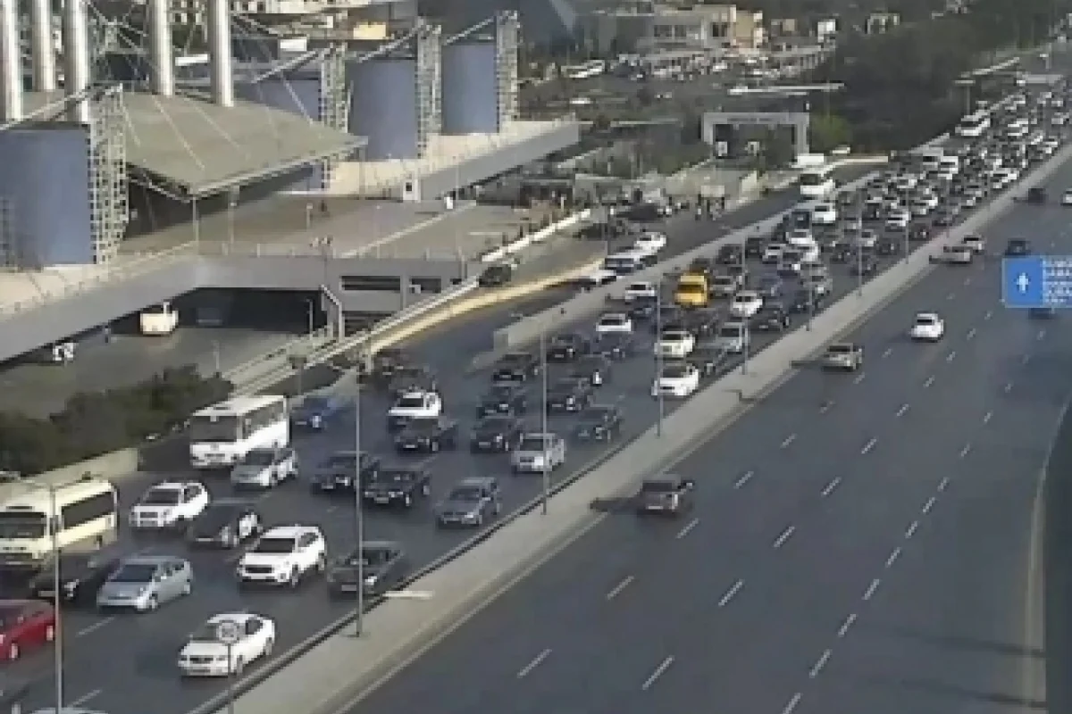 Bakının bir sıra yollarında tıxac yaranıb