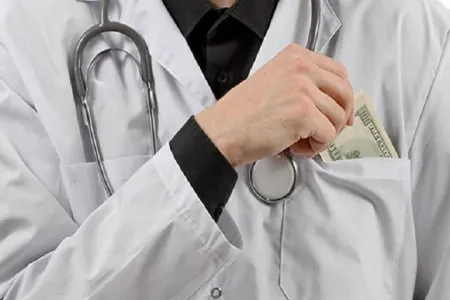 Hüseyn xəstədən aldığı rüşvətdən 150 manat da mənə vermişdi - Sabiq baş həkimdən ŞOK İFADƏ