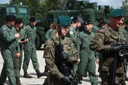 Polşa Belarusla sərhədə 10 min hərbçi yerləşdirəcək