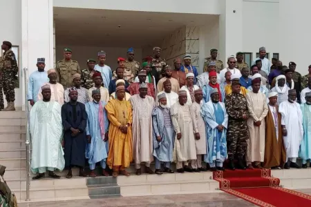 Nigeriyalı dini liderlərdən ibarət nümayəndə heyəti - üsyançı liderlə görüşdü