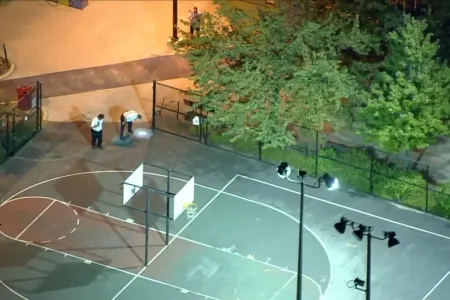 İdman meydançasında gənclərə atəş açıldı- - Video
