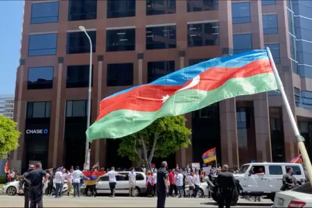 Ermənilər Azərbaycan konsulluğunu blokadaya - ALDI - VİDEO