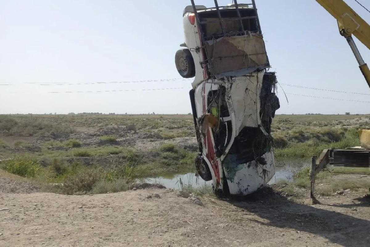 Azərbaycanda AĞIR QƏZA: - Kanala düşən maşındakılar BOĞULDU-VİDEO