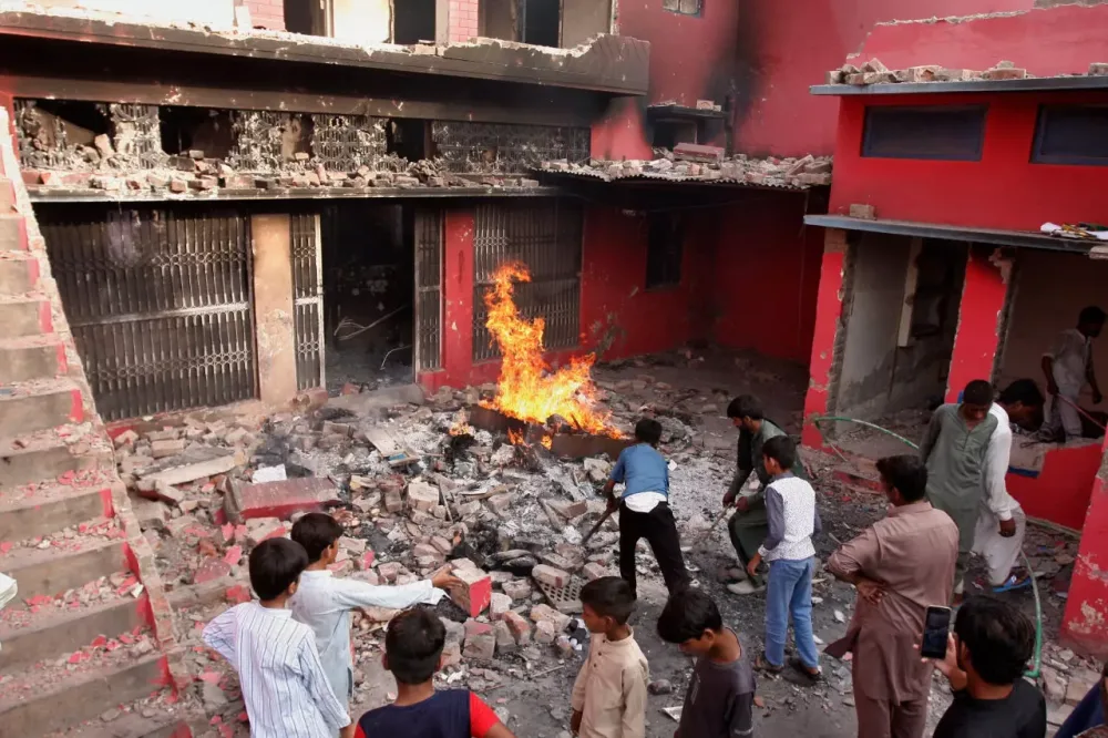 Pakistanda kilsələrə hücum EDİLDİ - FOTO